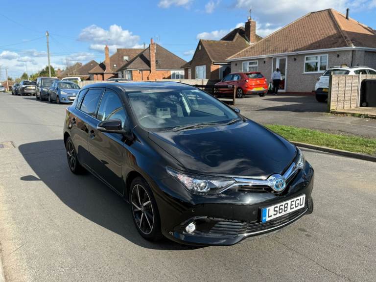 Toyota Auris 1.8 VVT-H Design CVT Hybrid  Automatic-2018 - Excellent condition car