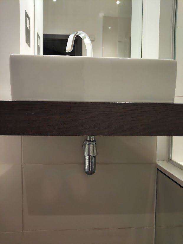Villeroy & Boch Countertop Basin Sink + Vado Geo 3-Hole Basin Mixer Tap – Reasonably Good Condition