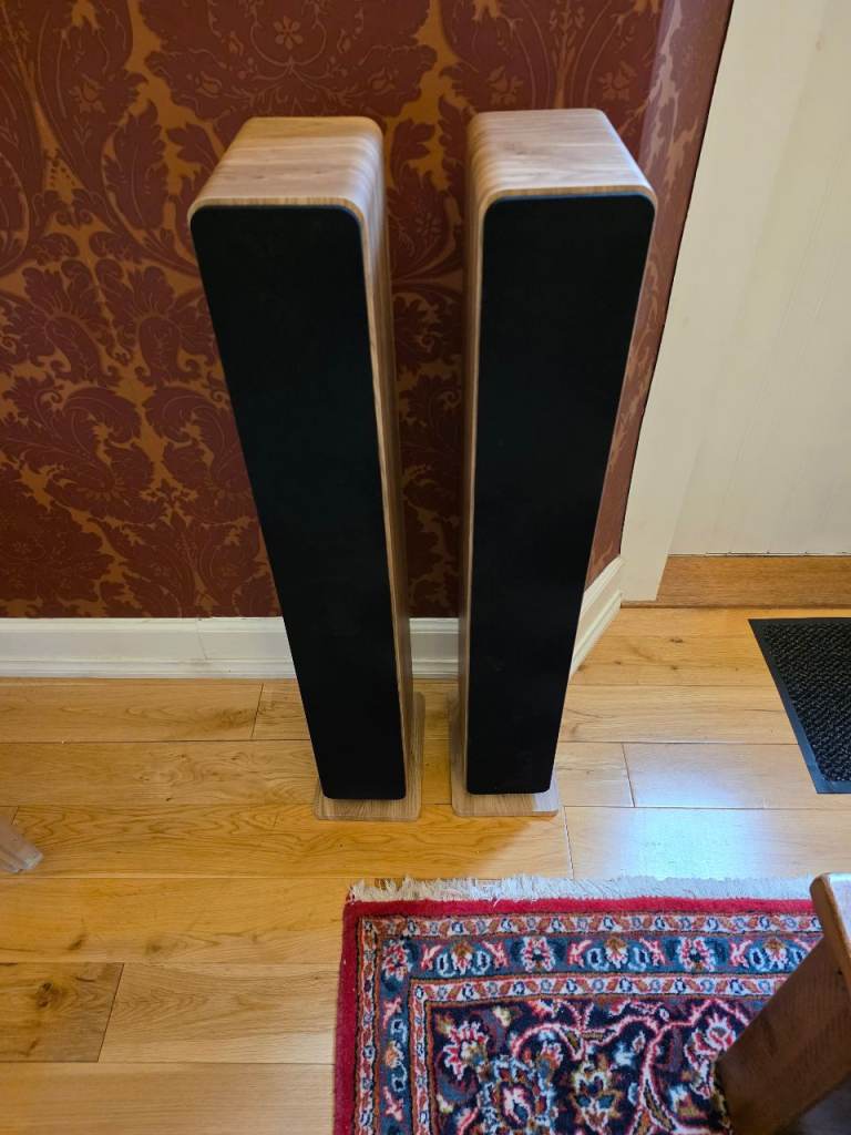 Audizio Passive Tower Speakers – Wood Finish, Good Condition