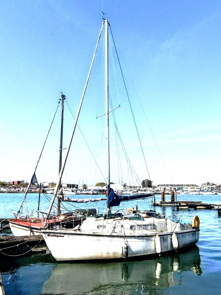 1980  24.5 FOOT SNAPDRAGON TWIN KEEL 5 BERTH + RUBBER DINGY AND PETROL ENGINE 