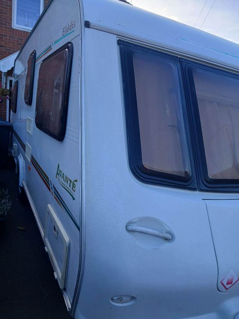 Family caravan with fixed bed