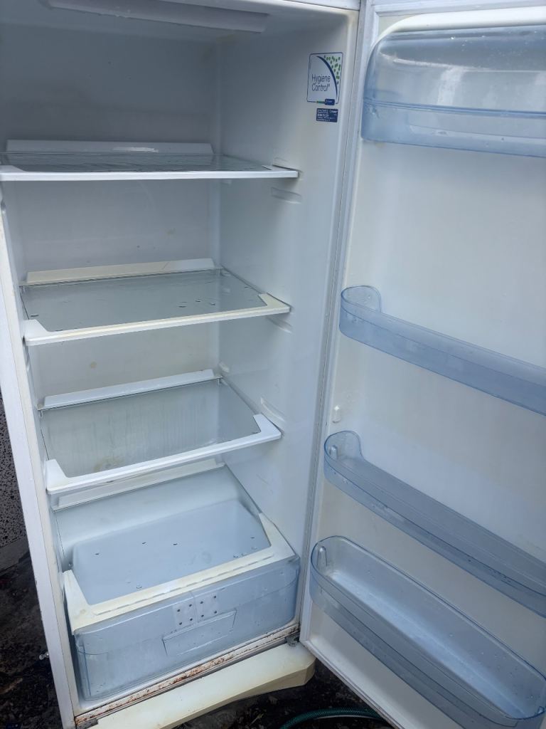Indesit Freestanding Fridge – White, Fair Condition Bargain £60 no offers