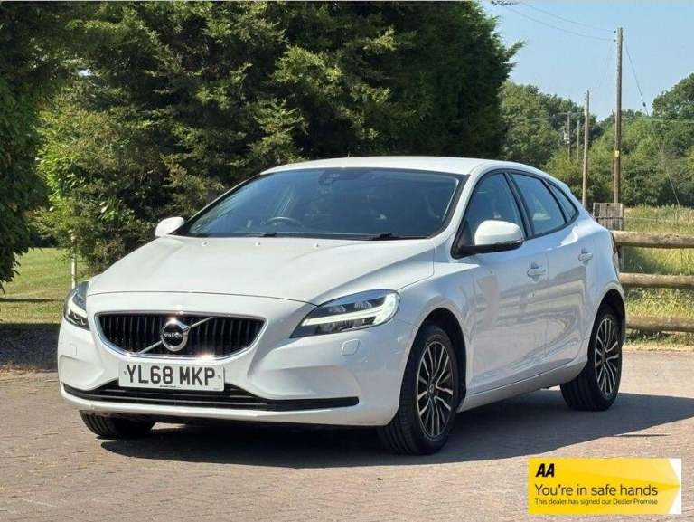 2018 Volvo V40 2.0 T2 GPF Momentum Nav Plus Euro 6 (s/s) 5dr HATCHBACK Petrol Manual