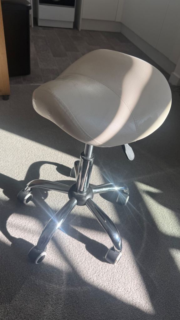Salon beauty chair 
