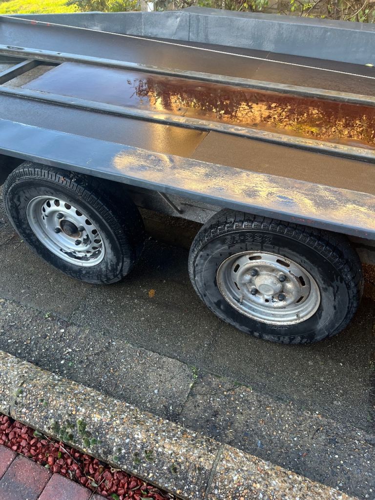 Car trailer tilt bed