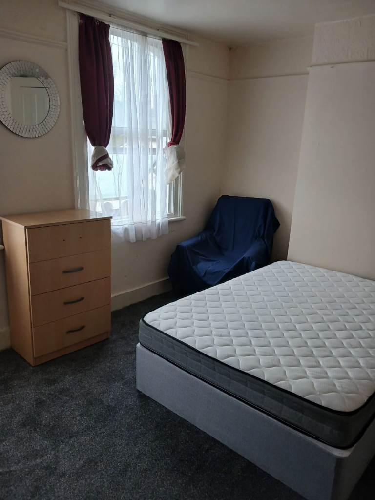 Spacious and Cosy Double Rooms for Rent in -  W3 6AN