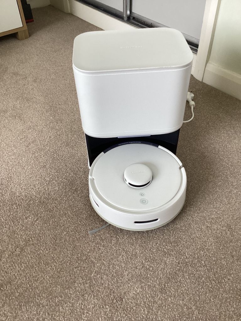 Switch bot robot vacuum