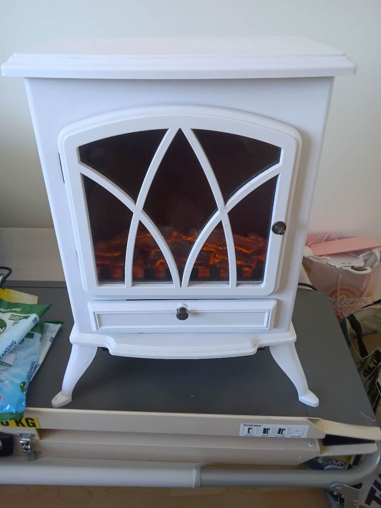 White Electric Fireplace Heater – As new