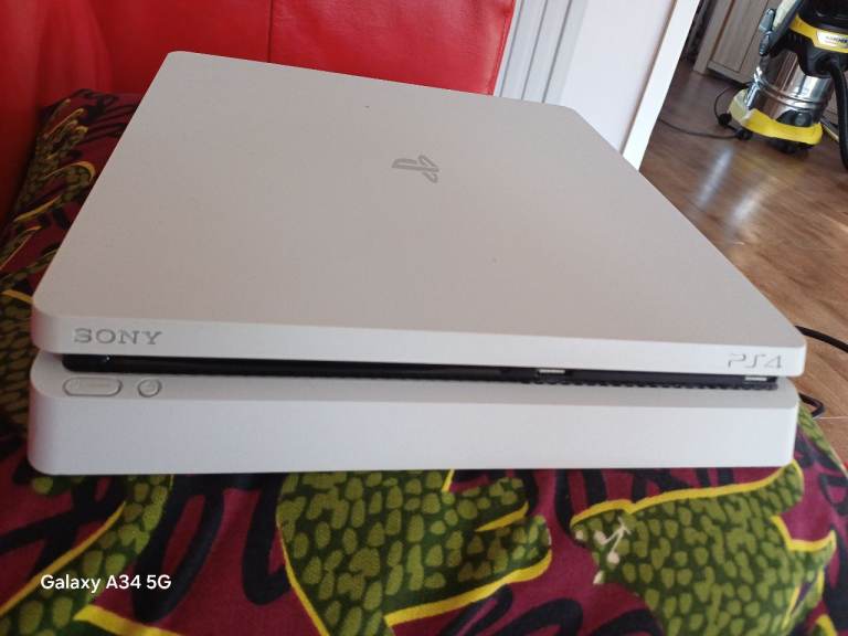 WHITE PS4 500GB