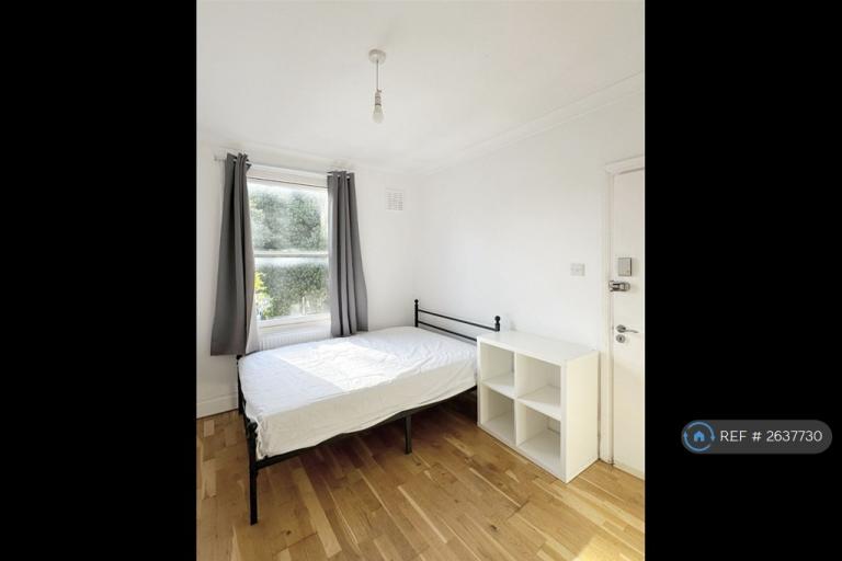 Studio flat in Mercia Grove, London, SE13 (#2637730)