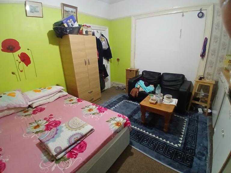 🏡 Spacious Single Room – All Bills Included – E7 (Upton Park)