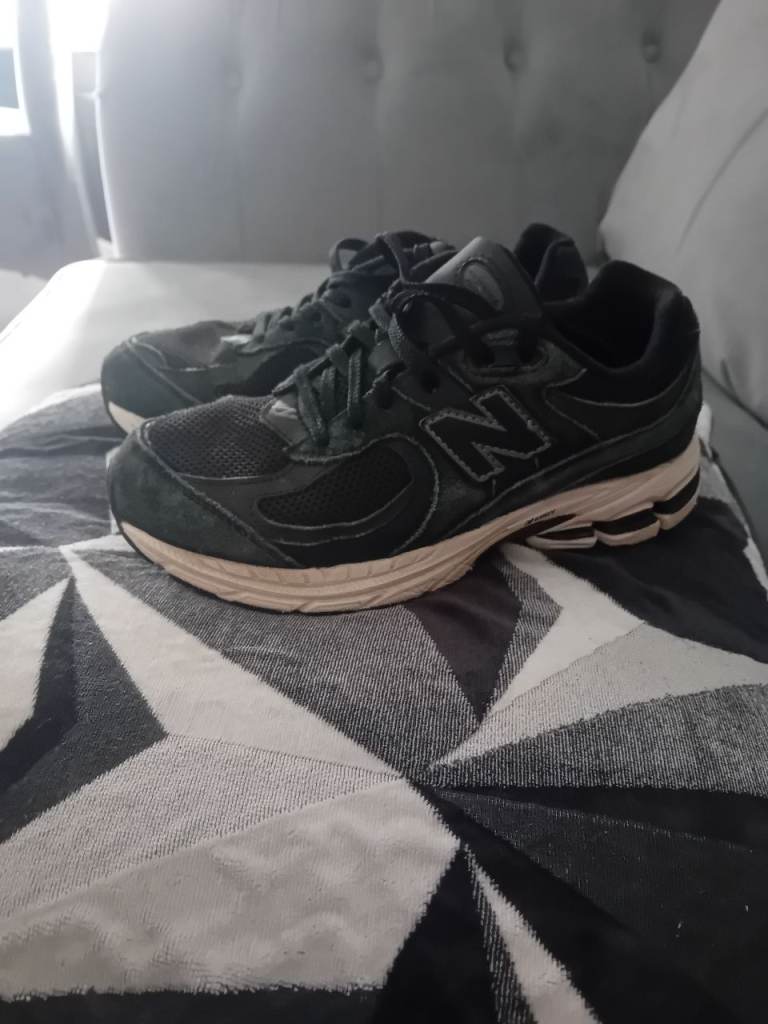New Balance 2002R Trainers – Black, Good Condition