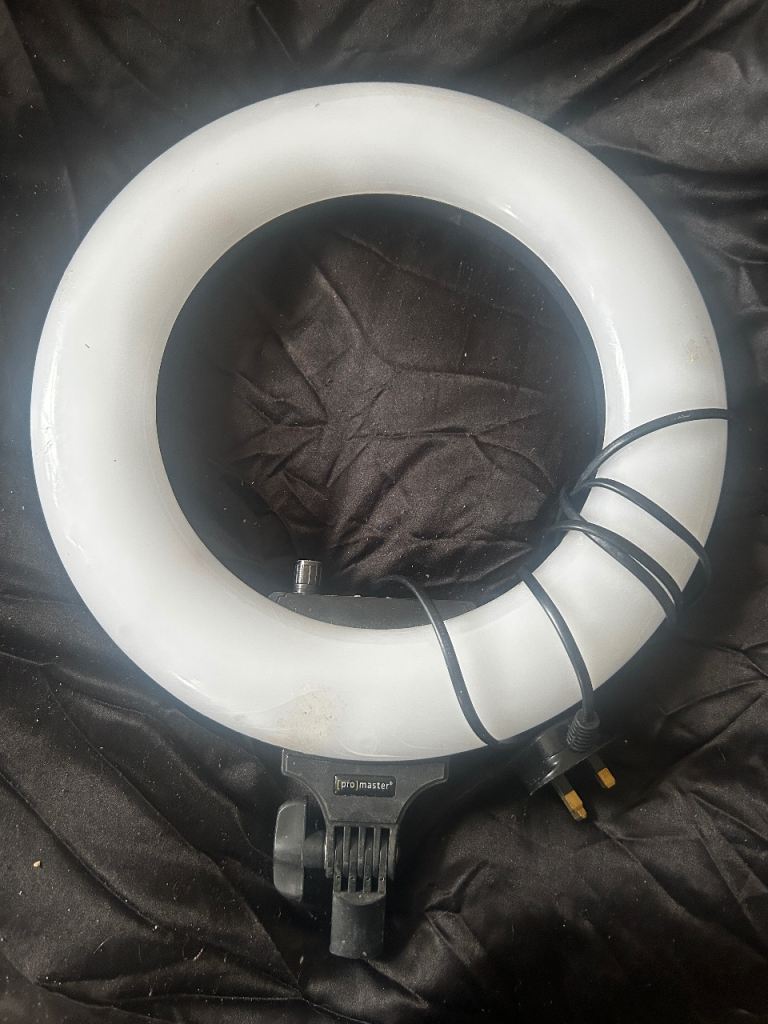 Neewer Ring Light – Good Condition