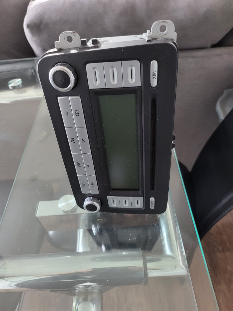 Very good condition  vw  radio cd player 