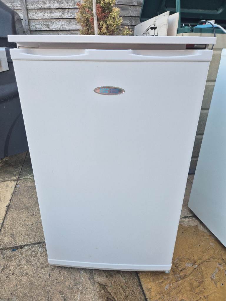 Coolzone Undercounter Fridge with Freezer Box - White, delivery available 