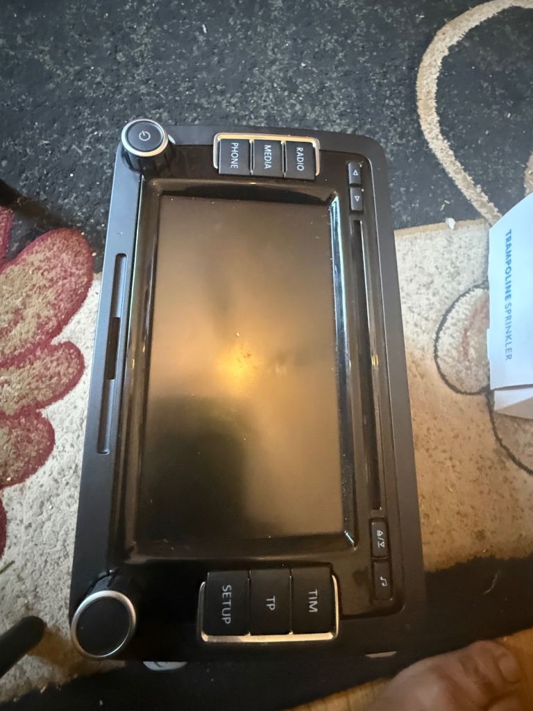 VW Car Radio System - Good Condition