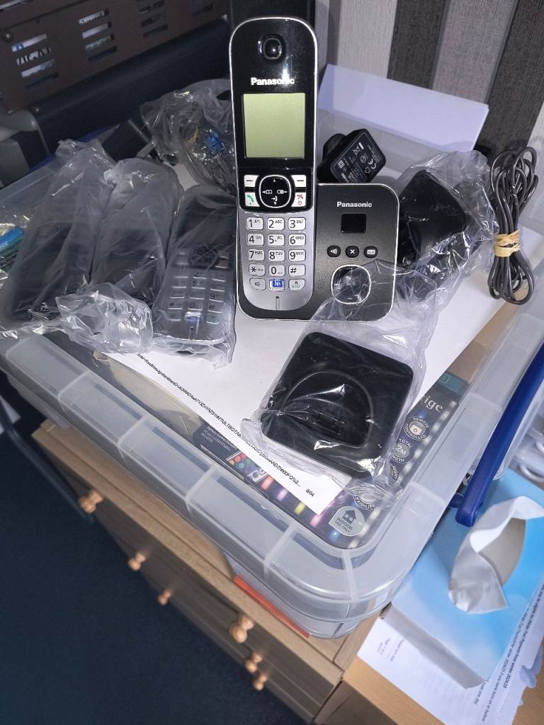 Panasonic cordless phone's quad pack with answering machine 