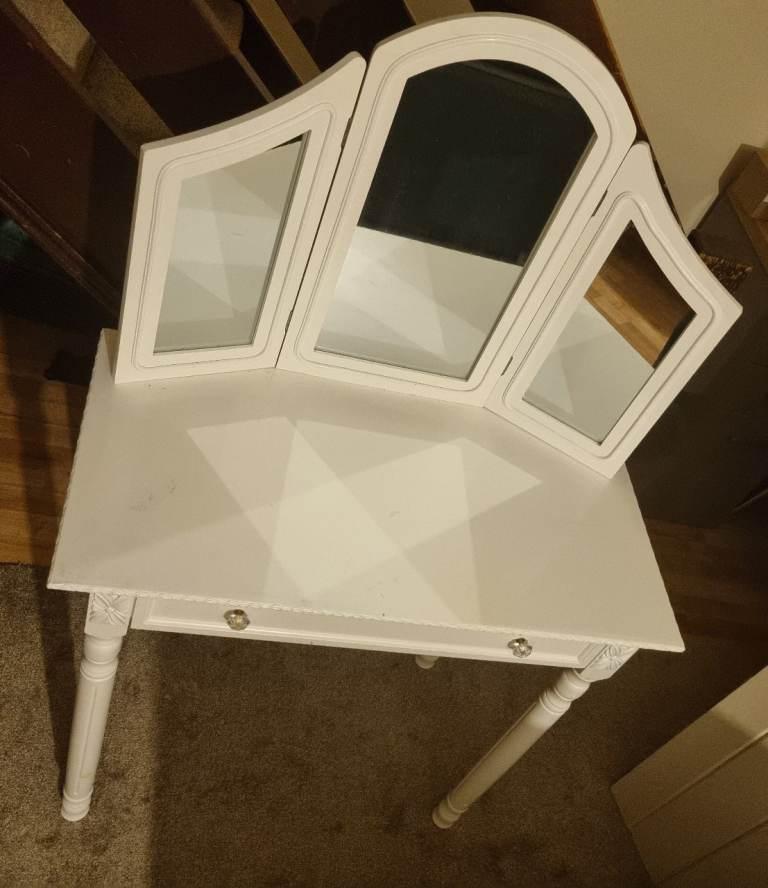 Dressing table
