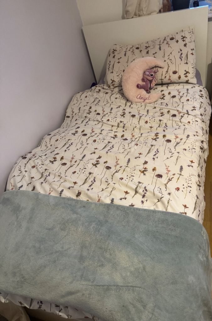 IKEA SINGLE MALM BED - mattress included 