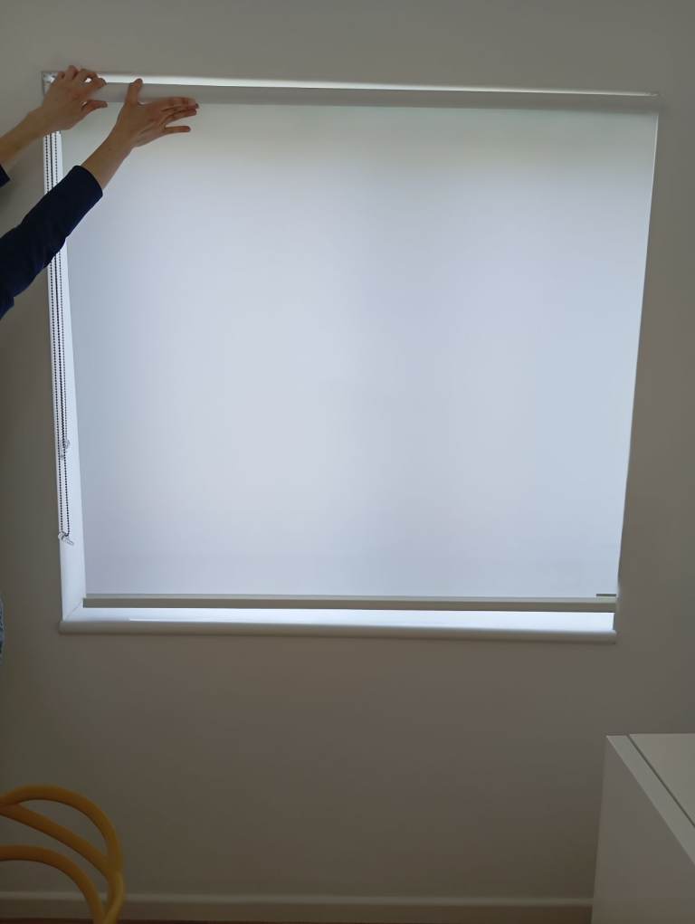 Plain White Home Lounge Dining Kitchen Bedroom Window / Door Vertical Roller Blind Shutter Curtain