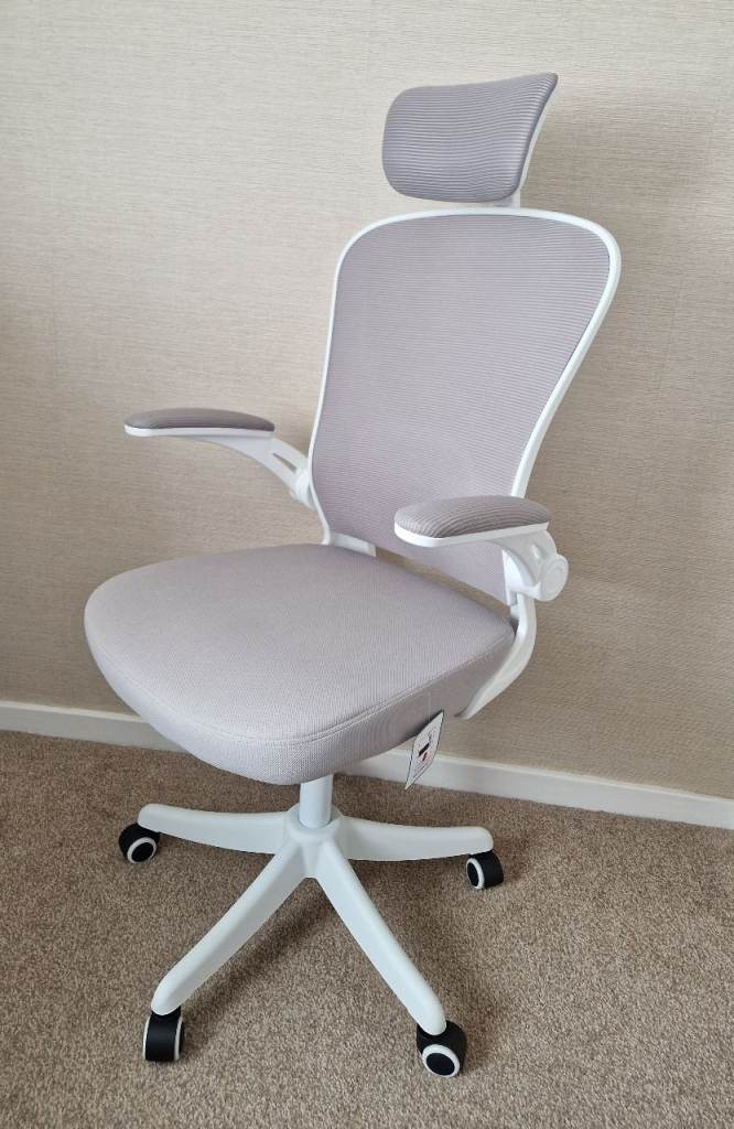 Brand new ergonomic office chair with headrest and back support 