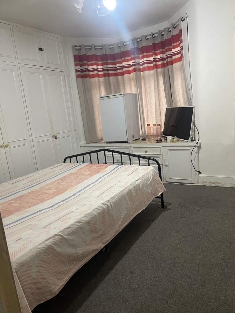1 Double master size room available 
