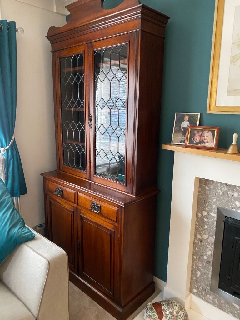 Antique bookcase display unit