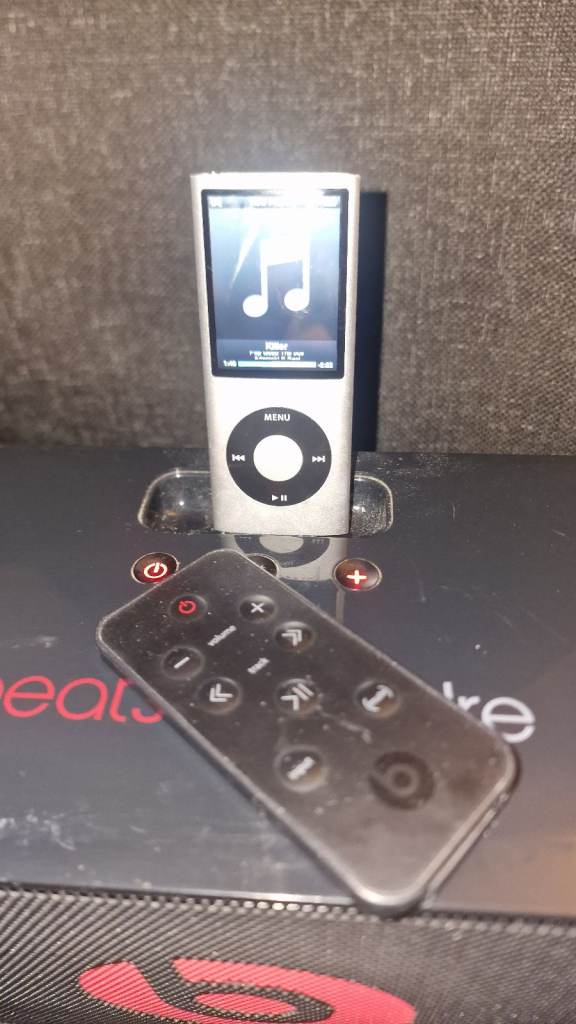 Beats by Dr. Dre Beatbox Portable Speaker Dock (Original Model)  and Ipad mini 3rd gen