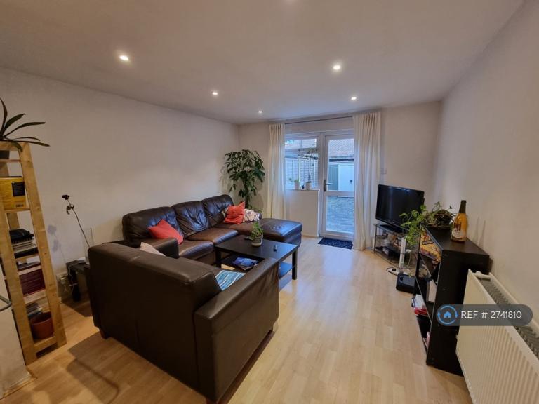 2 bedroom house in Canterbury Place, London, SE17 (2 bed) (#2741810)