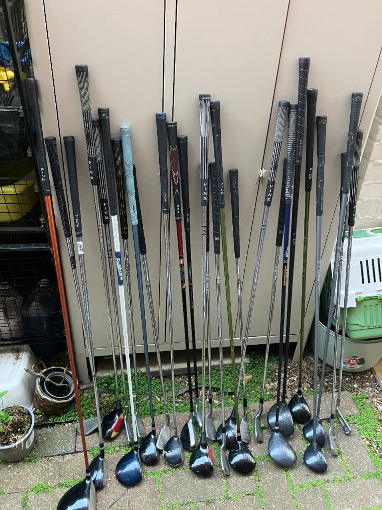 Set of 25 golf clubs