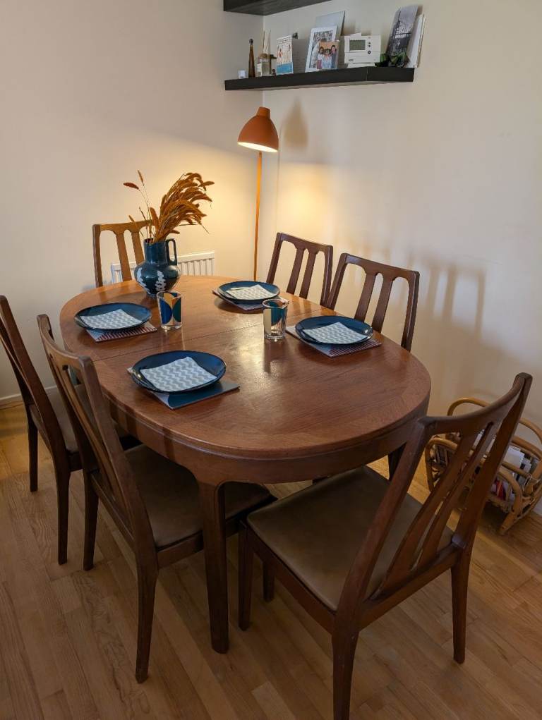 Extendable Vintage Dining Table and Chairs 