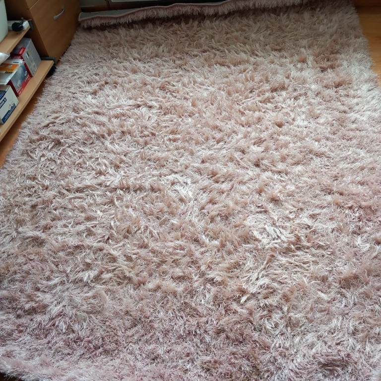 Large blush pink & sparkly rug, as new