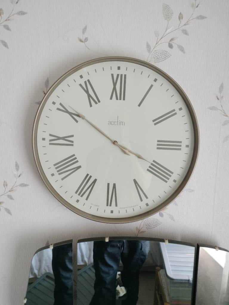 Wall clock 