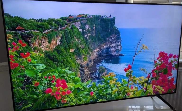 Ex display 55 inch Logik 4 k uhd smart tv with wi fi immacuate like new. RRP £349  