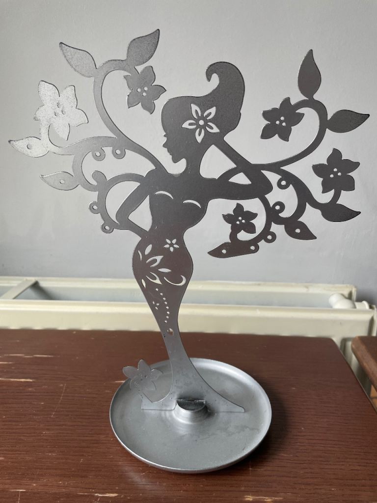 Metal jewellery stand
