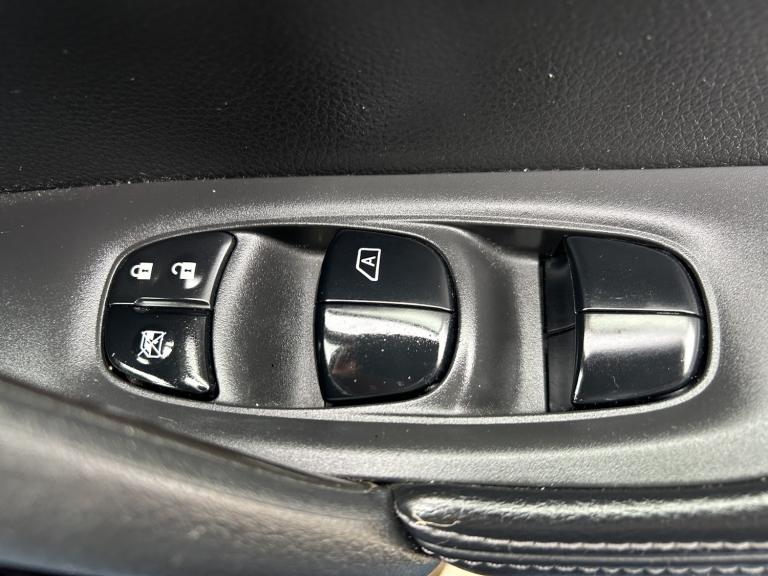 NISSAN X-TRAIL 1.6 DIG-T n-tec 7 Seater 2016