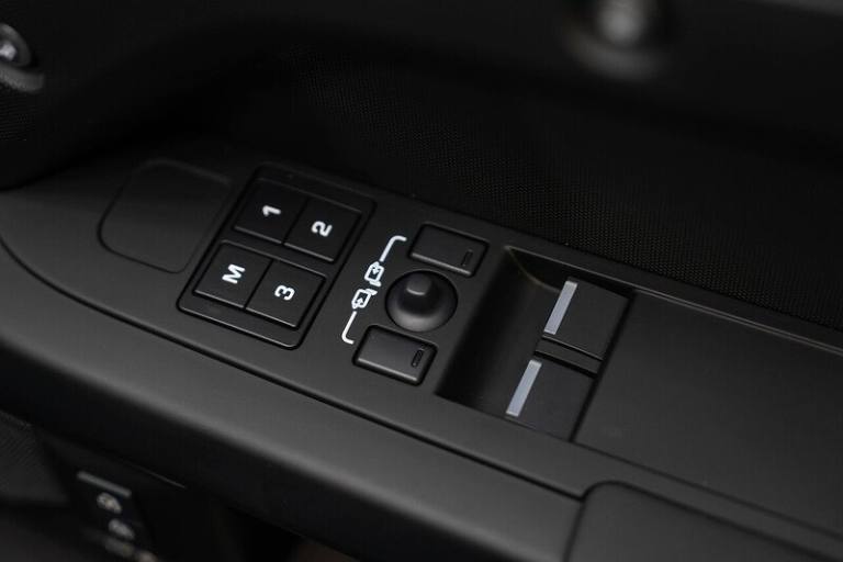  Land Rover SUV 4WD 3.0 Automatic Diesel Defender 90 Hard Top SUV Diesel Automatic