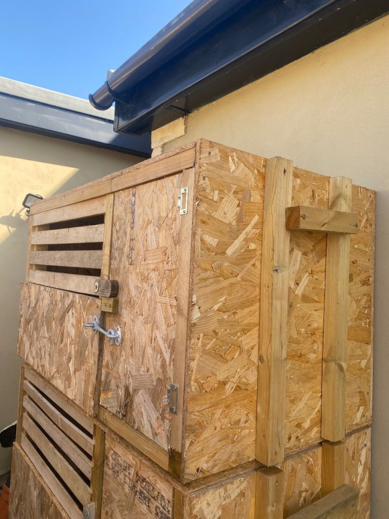 Animal/bird/rabbit box wooden hutch with handles