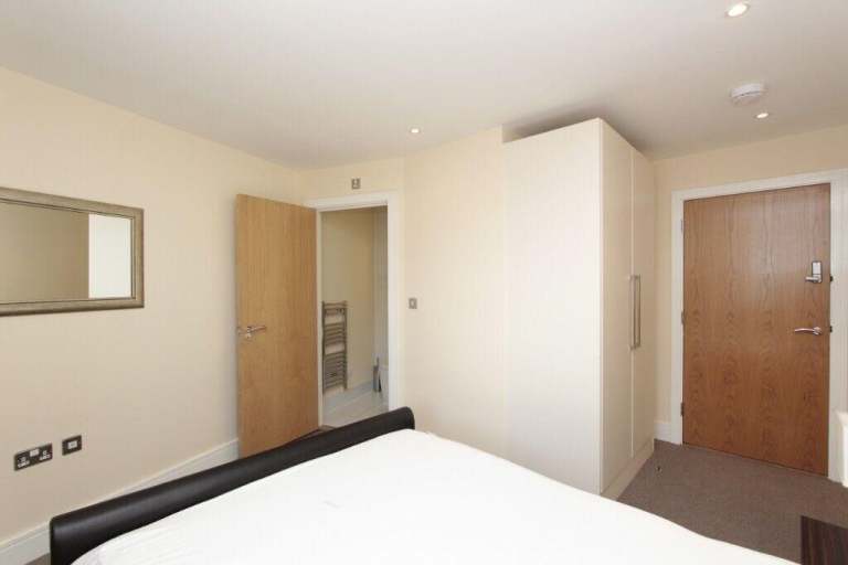 image for Arseal, Özil's previous room just next to Emirates Stadium private bathroom