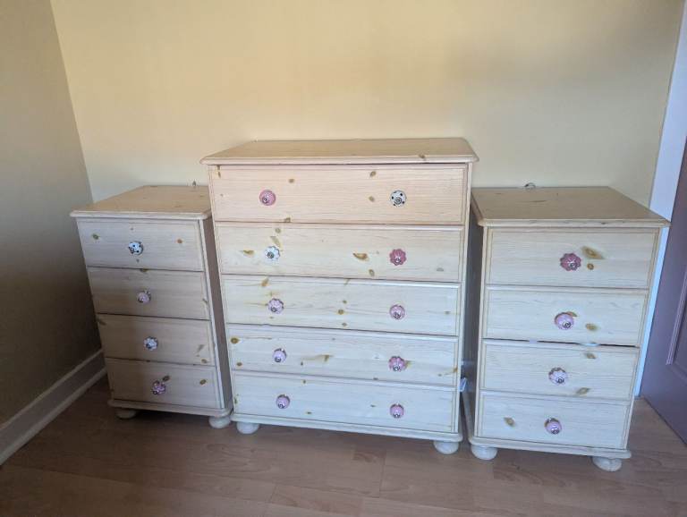 Chest of drawers