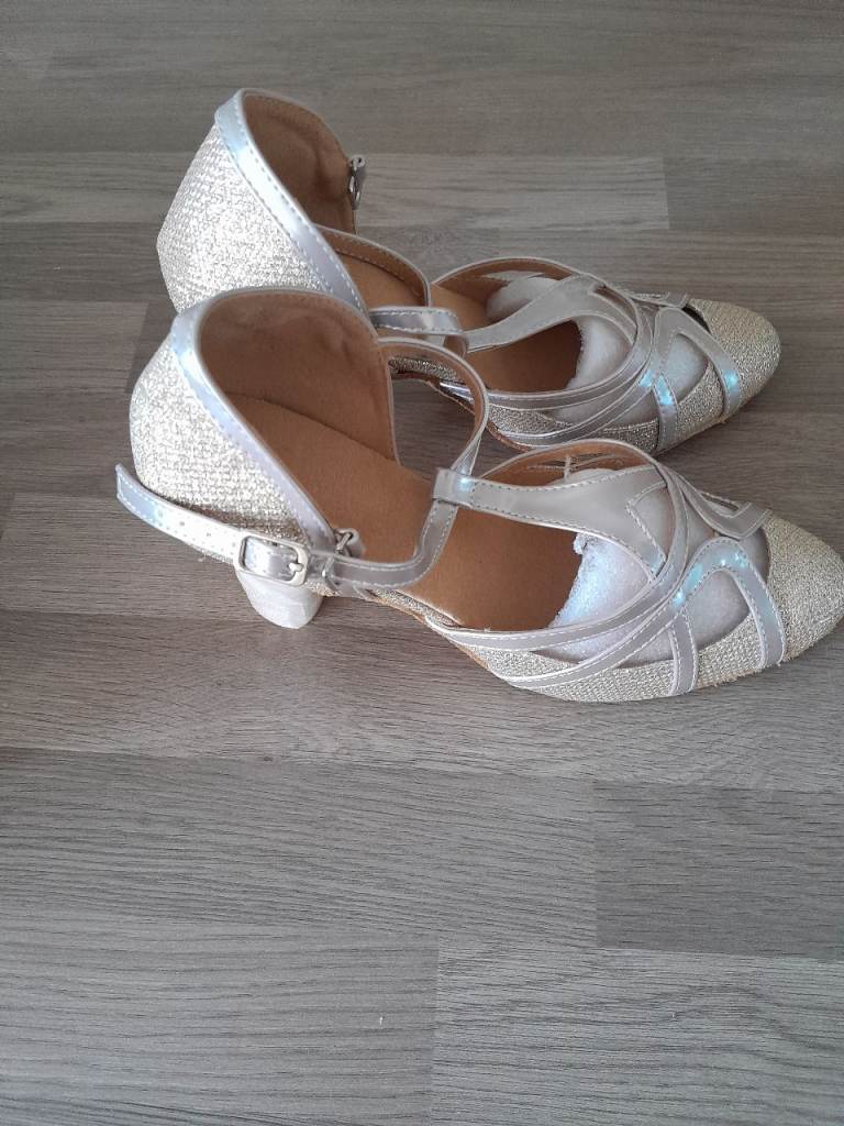 Brand New Women's Shiny Gold And Silver High Heel Shoes size 4