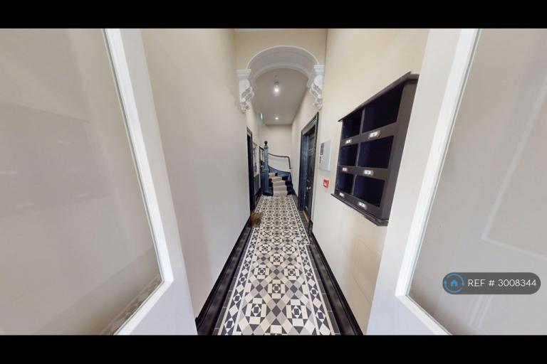 1 bedroom flat in Claremont Gardens, Surbiton, KT6 (1 bed) (#3008344)
