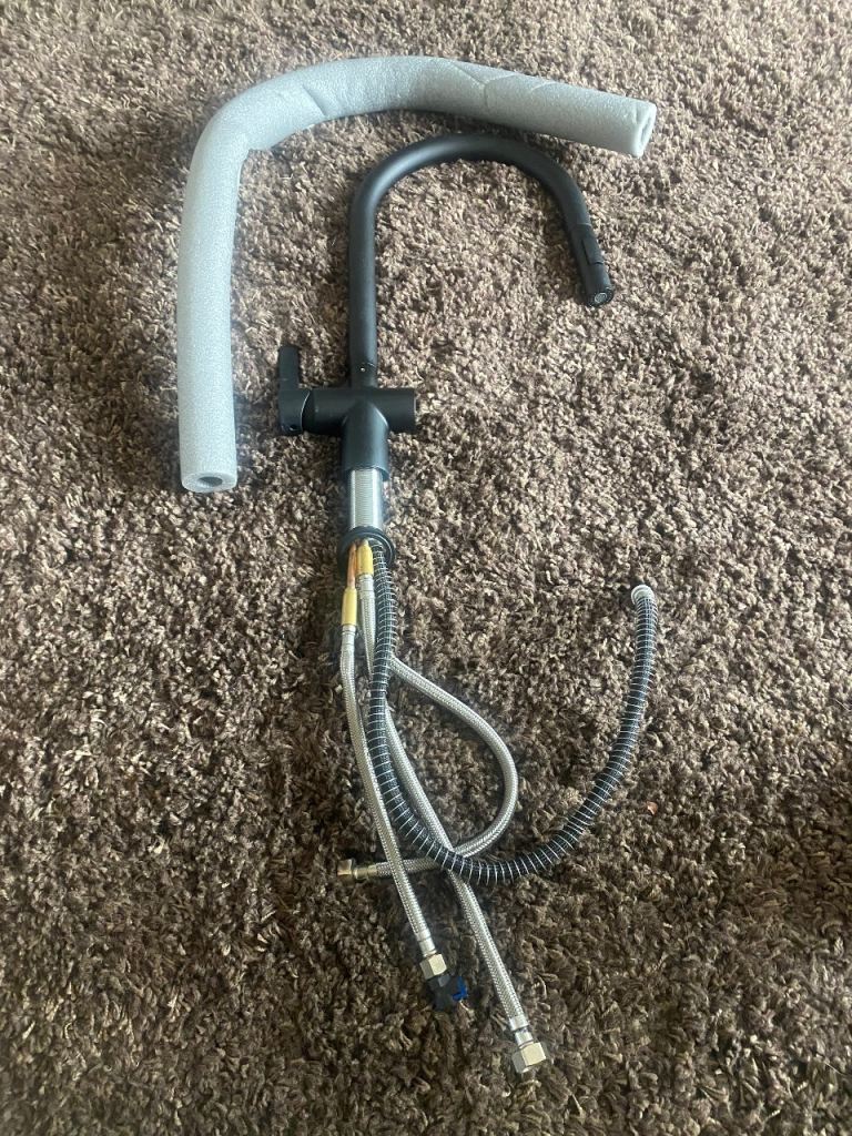 Modern Black Kitchen Mixer Tap – Pull-Out Spray, As Good As New