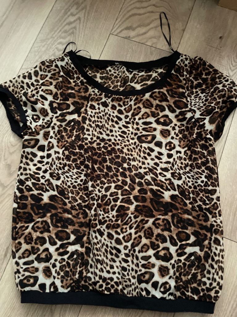 Leopard Print Short Sleeve Top – Good Condition
