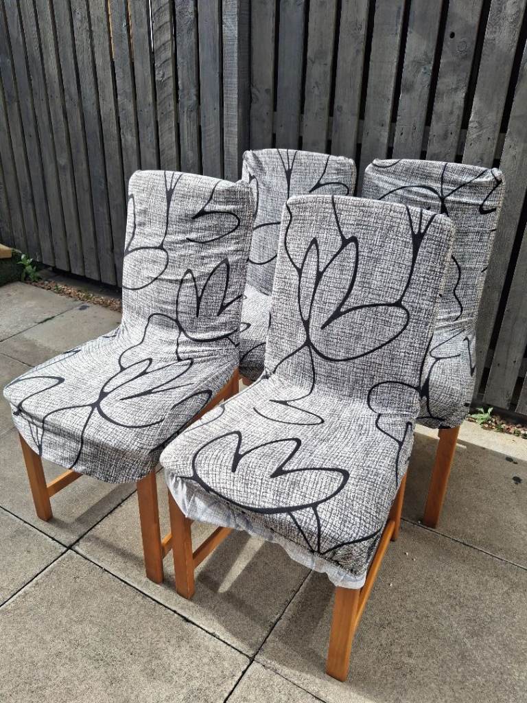 Set of 4 Dining Chairs with Grey Patterned Covers