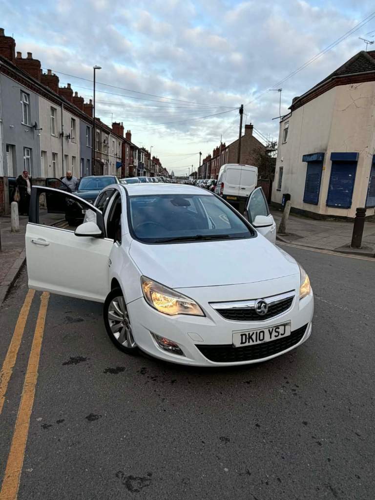Vauxhall, ASTRA, Hatchback, 2010, Manual, 1598 (cc), 5 doors