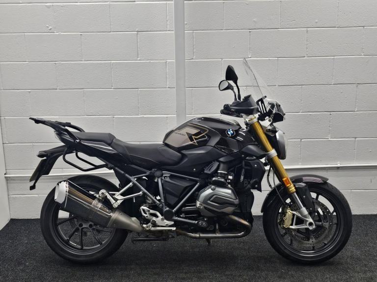 BMW R1200R EXCLUSIVE ** HEATED GRIPS - FULL BMW HISTORY - SEPT 26 MOT **