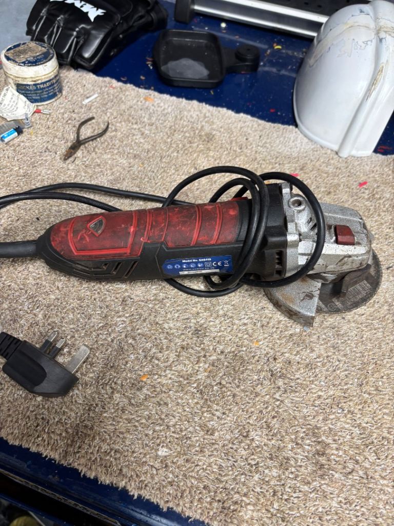 Electric angle grinder