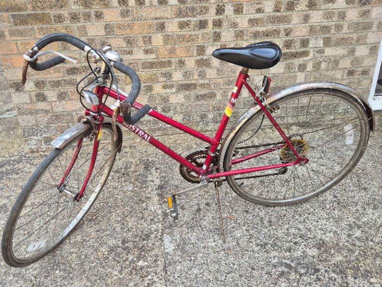 Two vintage bikes girls racer. Ladies racer. £20 the pair. Lincoln 