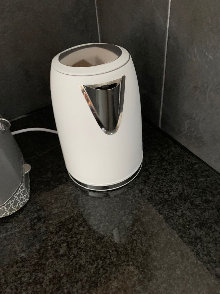White kettle